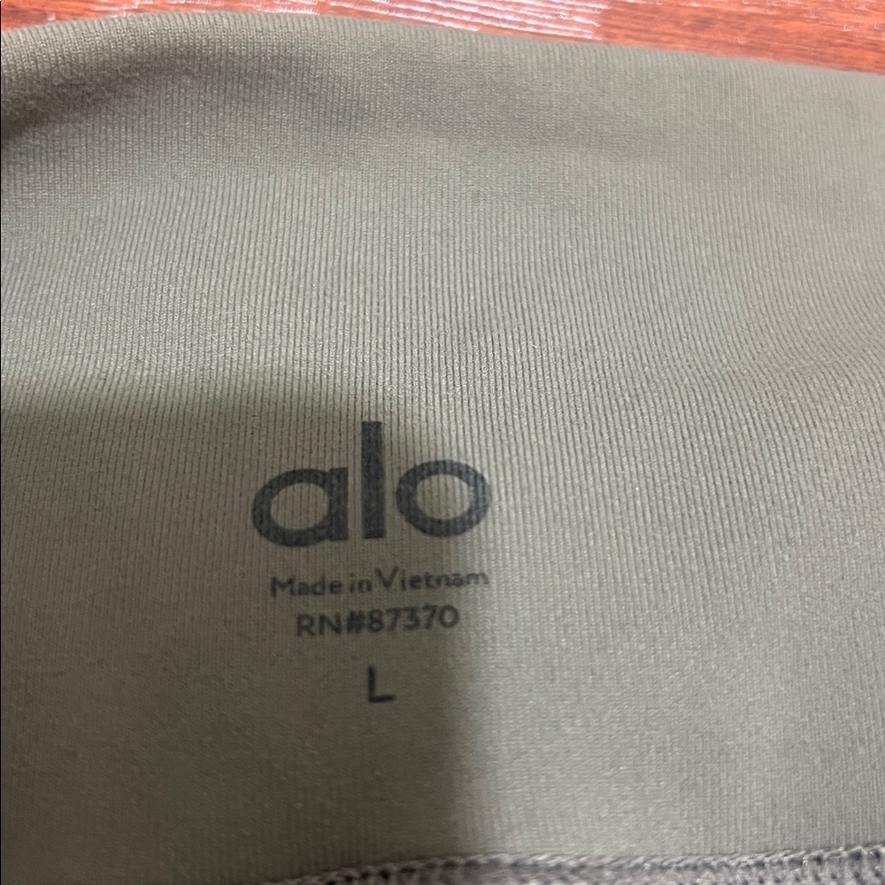 Alo Yoga High Waist Cargo Leggings Olive Green L - Picture 6 of 8